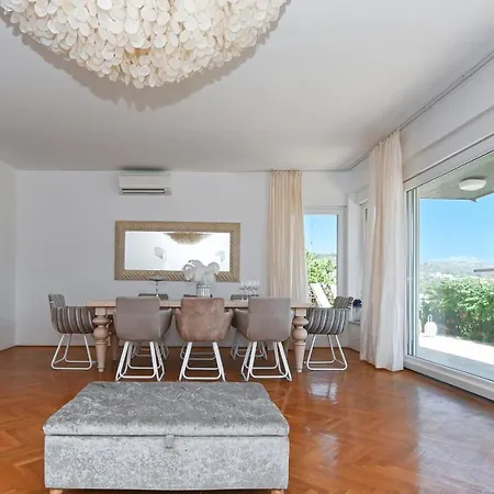 Kiki Villa