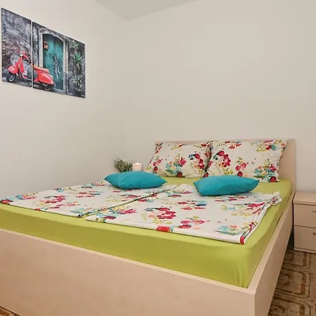 Kiki Trogir